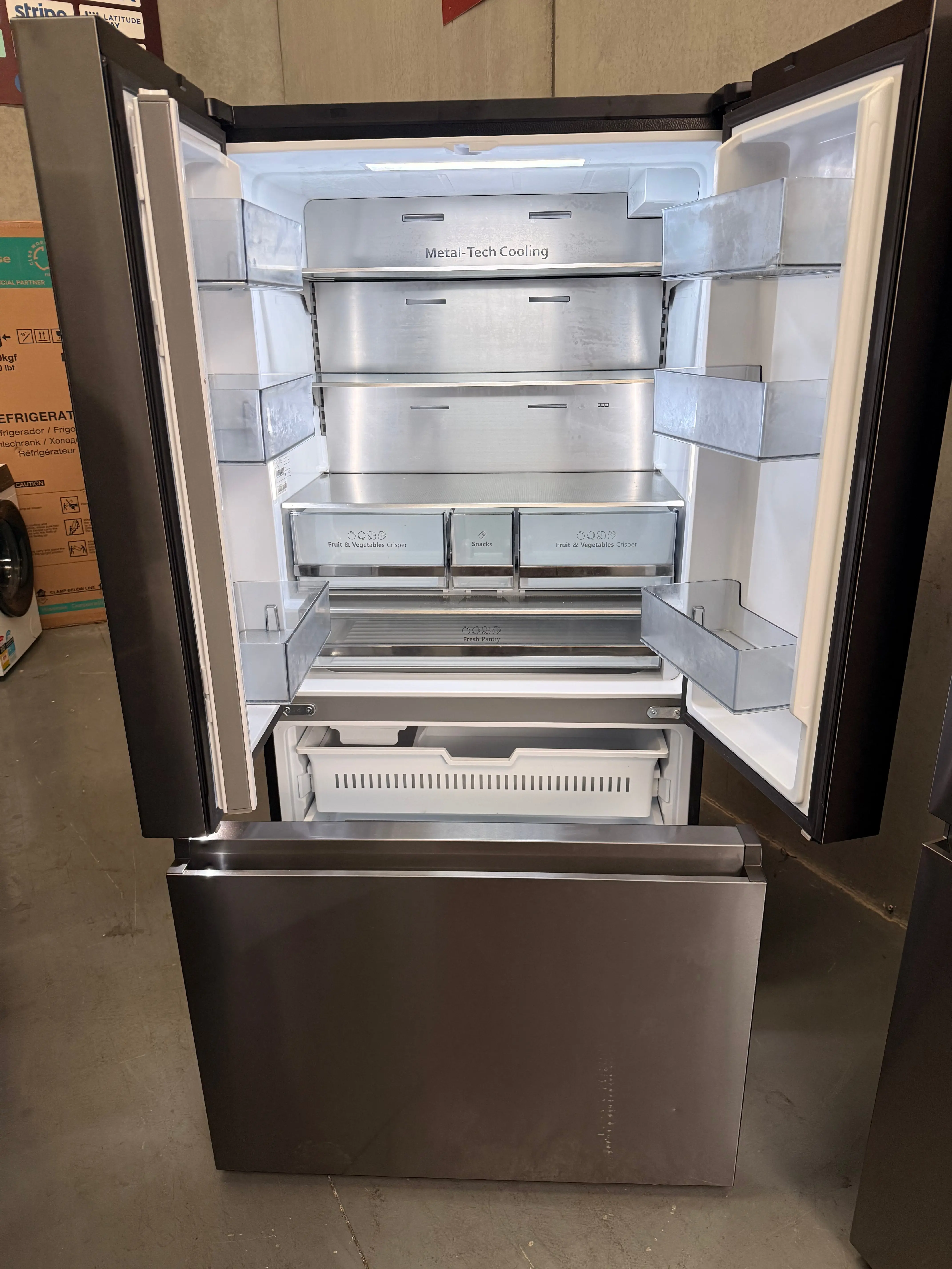 Hisense 634 Litres Fridge Freezer - refurbished - Image 3